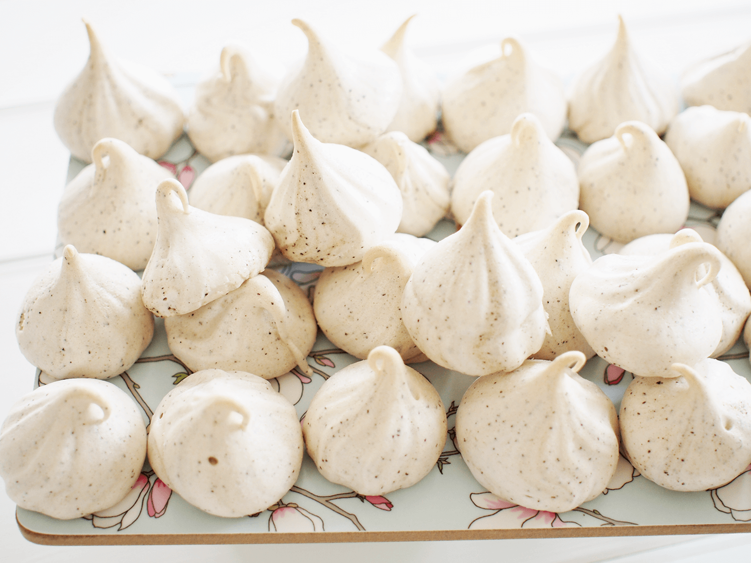 Charlie Mills Coffee Meringues, Easy Dessert Recipes, the great british bake off, healthy desserts,